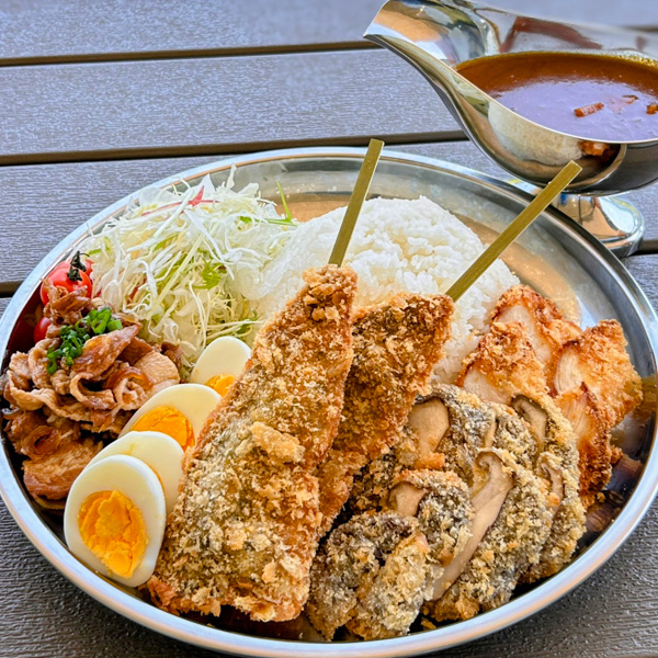 ・月ケ瀬の全部載せカツカレー