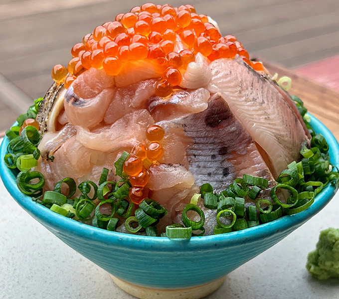 あなたと越えたい　あまご山丼